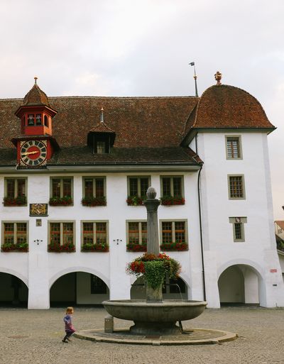 Rathaus in Thun; Studie Gemeinde Survey nachhaltige Beschaffung in Schweizer Gemeinden